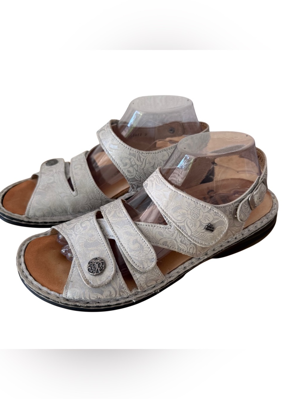 Finn Comfort Gomera Sandals Women Sz 41 EU 10.5 US White Embossed Floral Leather